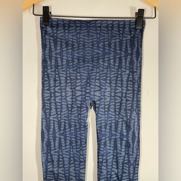 Spanx Indigo Geo Look at me Now Seamless Leggings S - Picture 8 of 9